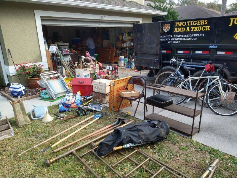 A home in Orlando, FL, using a junk removal service